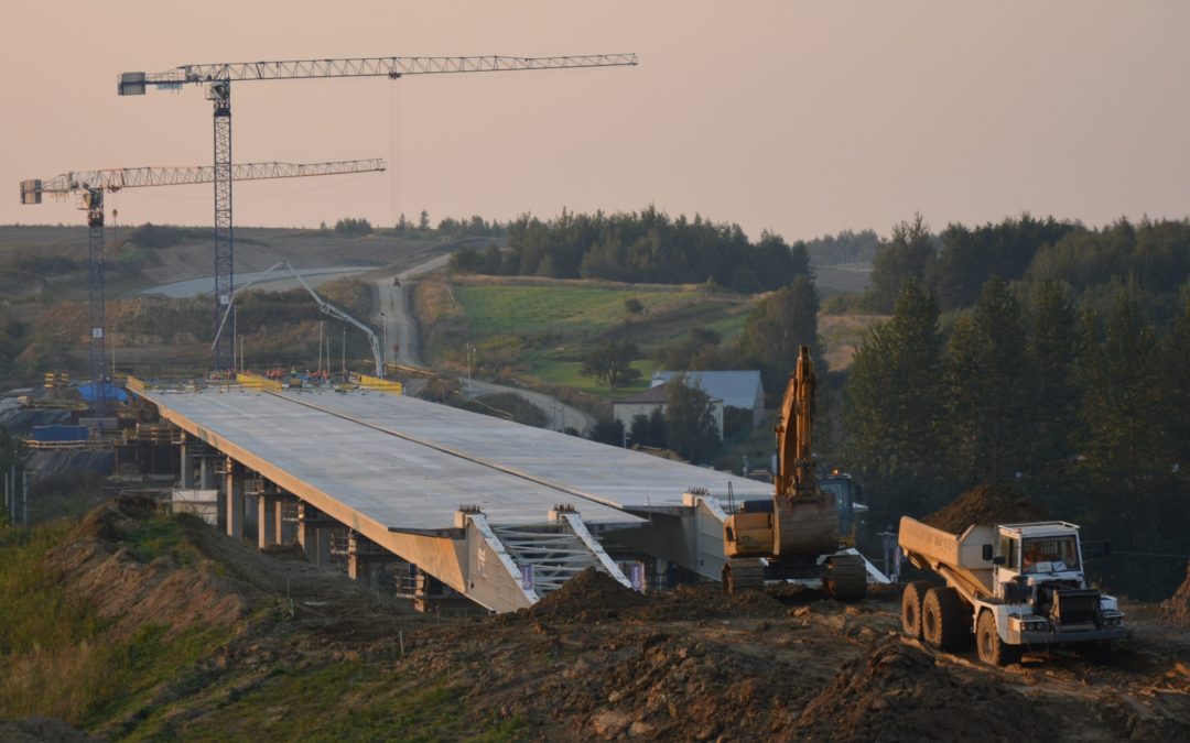 Nasuwanie podłużne estakady E1 w ciągu drogi S19 w Rzeszowie