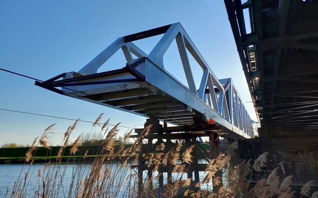 Nasuwanie podłużne konstrukcji mostu